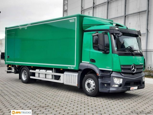 Box truck MERCEDES-BENZ 1824 L ACTROS Koffer 7,35 m mit Tür + LBW 2t
