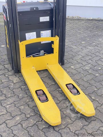 Hochhubwagen Yale MS10