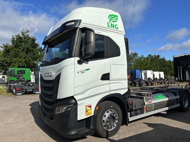 Vaihtolavakuorma-auto IVECO S-Way 460 LNG Intarder Liftachse Lenkachse