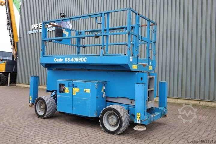 Thang máy cắt kéo Genie GS4069 Electric, 14m Working Height, 363kg Capacit