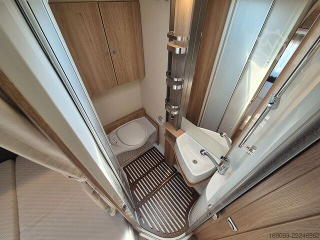 セミインテグレーテッドキャンピングカー KNAUS Sky Wave 650 MF *Lithium*SAT+TV*Navi*Maxxfan*FT