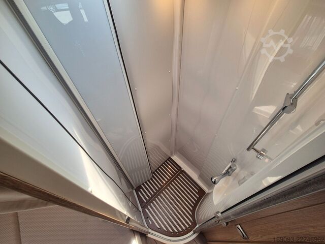 セミインテグレーテッドキャンピングカー KNAUS Sky Wave 650 MF *Lithium*SAT+TV*Navi*Maxxfan*FT
