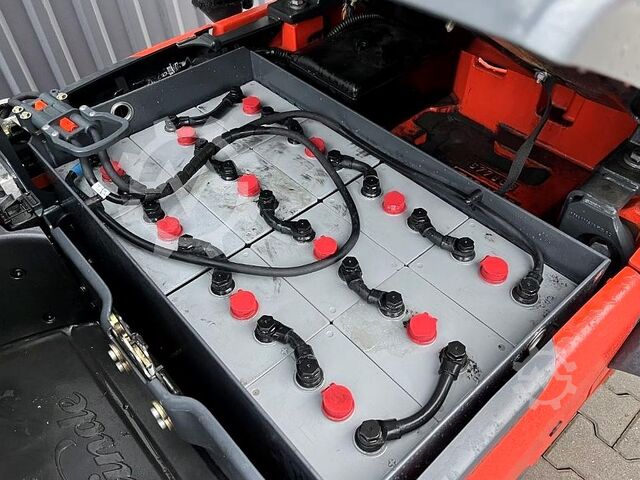 Električni viljuškar na 3 kotača Linde E15-02