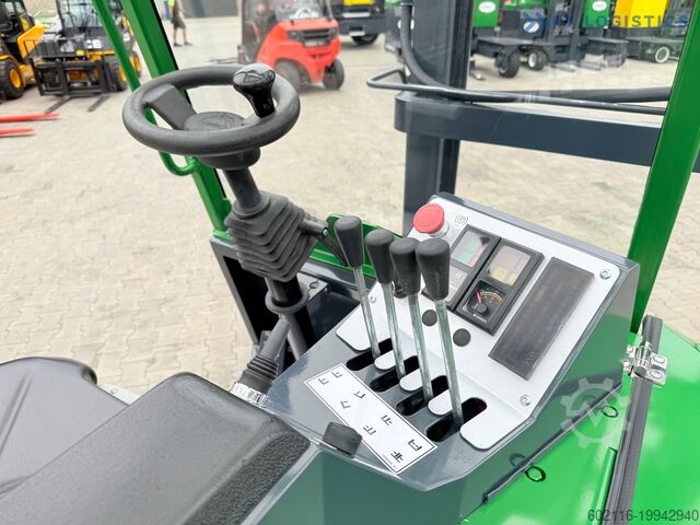 Четворосмерни виљушкар Combilift CB3000 / TRIPLEX 4900MM / FREE LIFT