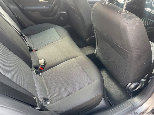 Minibus MERCEDES-BENZ CLA 200d SB 4MATIC * Navi * Digital Cockpit