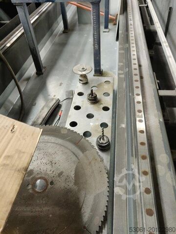 Centre de travail à 5 axes Elumatec SBZ 150