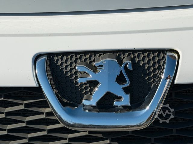 Miniautocarro PEUGEOT Boxer 3.0 HDiF Maxi Klima Ahk Motor in Notlauf