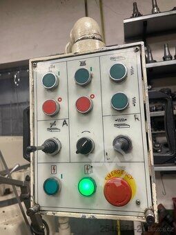 Vertikales Bearbeitungszentrum Falcon FM-4VKH