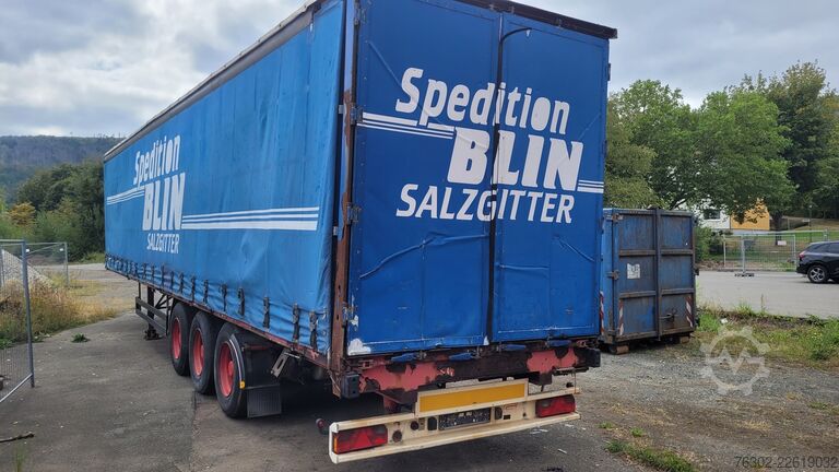 Rơ moóc bán mở với bạt phủ Schwarzmüller Standard Portaltüren Edscha
