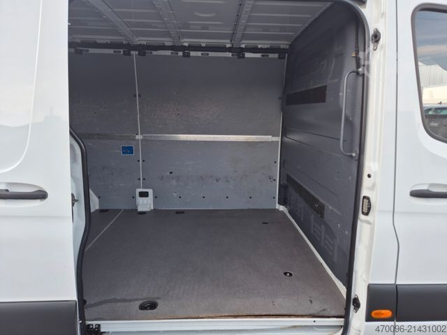 Furgoneta MERCEDES-BENZ Sprinter 214 Kasten*9G-Tronic*3 Sitzer*AHK*