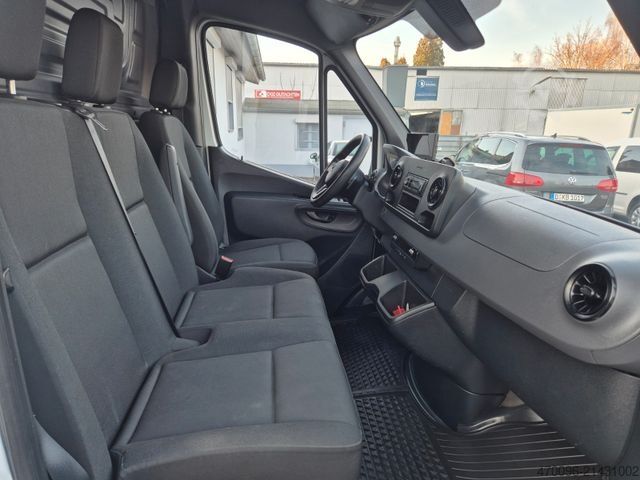 Furgoneta MERCEDES-BENZ Sprinter 214 Kasten*9G-Tronic*3 Sitzer*AHK*