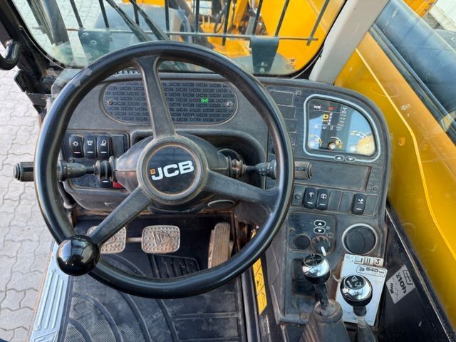 Teleskopski utovarivač JCB 540-140 / 2021 BJ / 14M / 2.947 H
