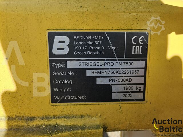 Rastrillo Bednar Striegel-Pro PN 7500