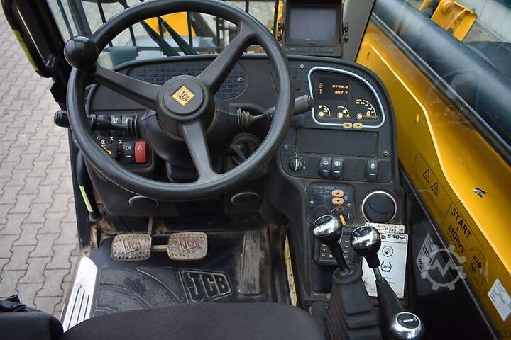 รถตักแบบแขนยืดได้ JCB 540-140
