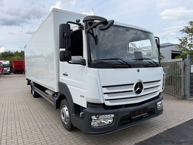 Dobozos furgon MERCEDES-BENZ Atego 821 L Koffer+LBW/Klima/Motorbremse/EURO6D