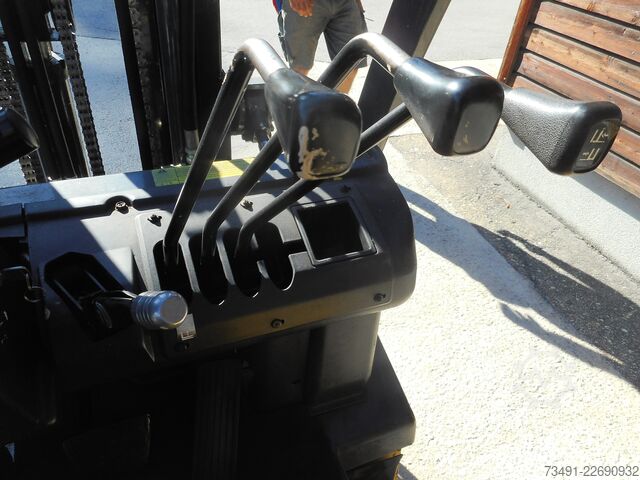 Forklif Nissan FD01A18Q