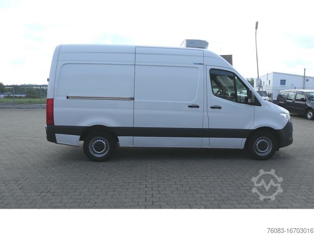 Hűtőfelépítményes furgon MERCEDES-BENZ Sprinter 317CDI Kühlkasten Kamera Klima