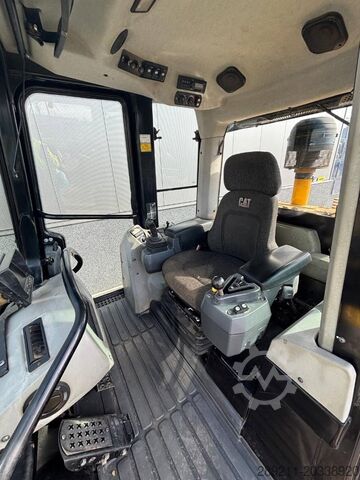 履带式装载机 CAT 953 D