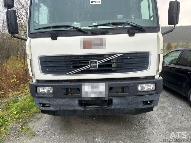 Kamion kran Volvo FL 6 flatbed truck w/ rear mounted crane. WATCH VI