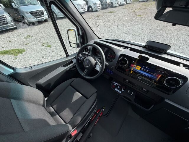 City bus MERCEDES-BENZ Sprinter 16+27 Mittelniederflur Linien Rollstuhl