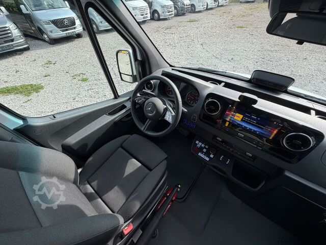 City bus MERCEDES-BENZ Sprinter 16+27 Mittelniederflur Linien Rollstuhl