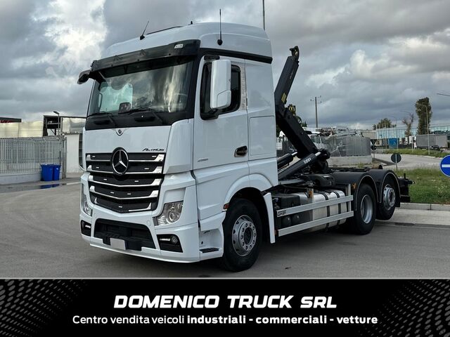 Tracteur routier standard Mercedes-Benz Actros 2551