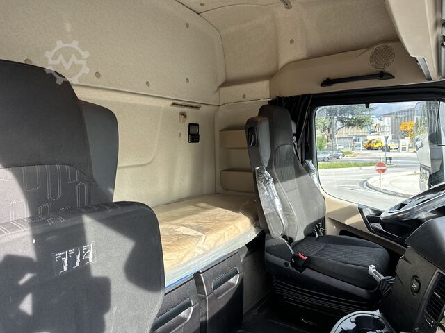 Tracteur routier standard Mercedes-Benz Actros 2551