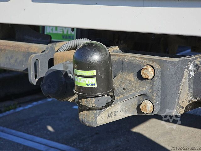 Platforma ładunkowa VW CRAFTER 35 2.0 L4 Dub-Cab Trekhaak