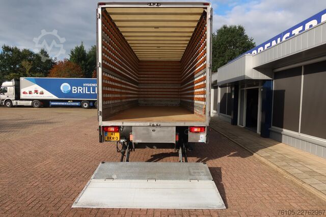  Volvo FM 330 Bakwagen + DHollandia 1500 kg