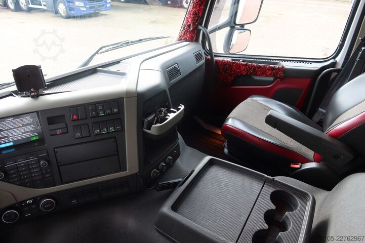 Volvo FM 330 Bakwagen + DHollandia 1500 kg