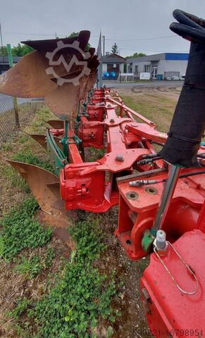 Szántás Kverneland EG 85 Vario