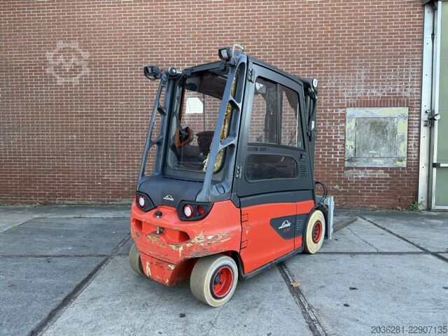 Електричний 4 -колісний навантажувач Linde E30L-01
