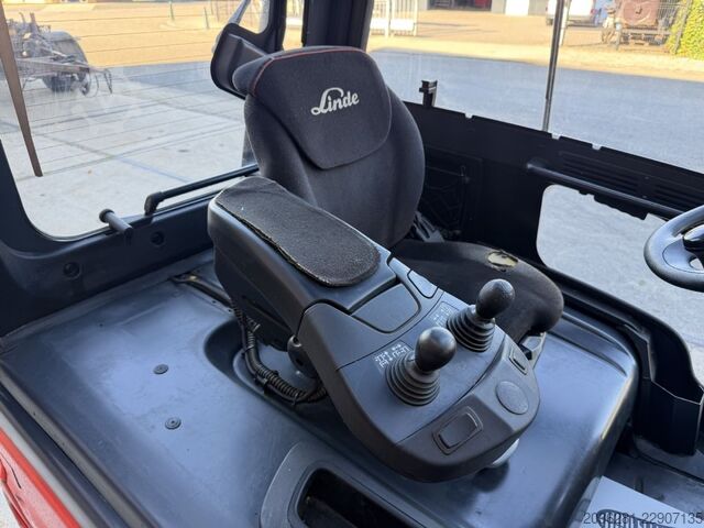 Електричний 4 -колісний навантажувач Linde E30L-01