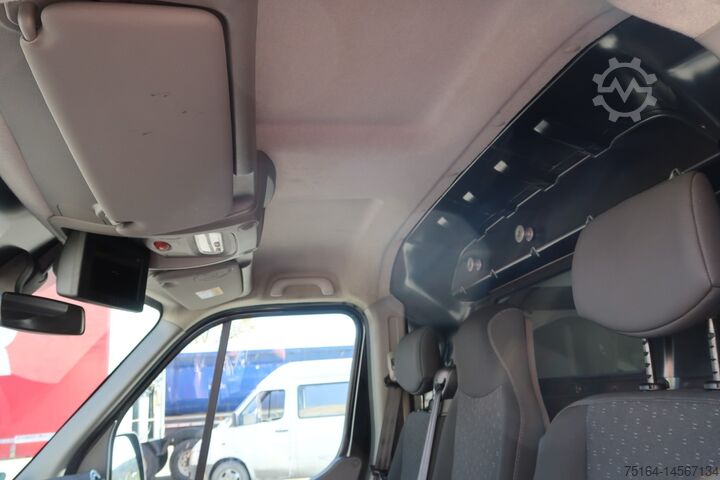 Tovornjak z zabojnikom Opel Movano R3500