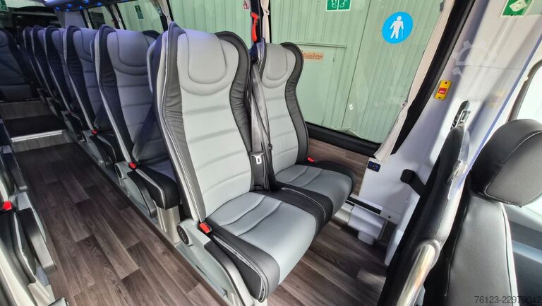 Minibus MERCEDES-BENZ 519 Sunset S 4 Ferqui Lagerfahrzeug Stock