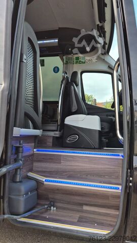 Minibus MERCEDES-BENZ 519 Sunset S 4 Ferqui Lagerfahrzeug Stock