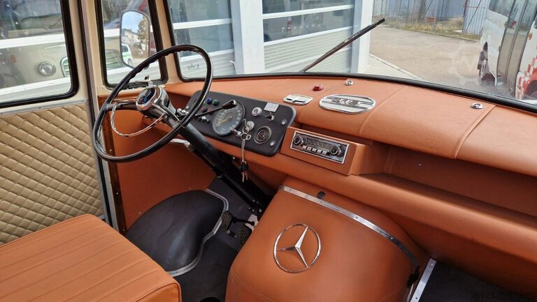 Минибус MERCEDES-BENZ O 319 Samba Schiebedach Klima