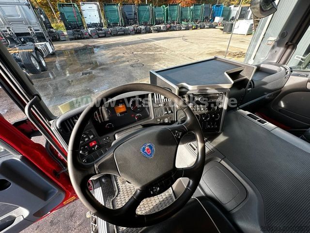 Kamyon şasisi SCANIA P320 DB4x2 Fahrgestell