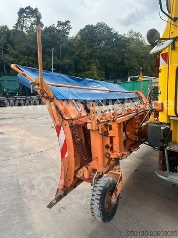 Lori tangki MAN F8 Winterdienst Räumschild