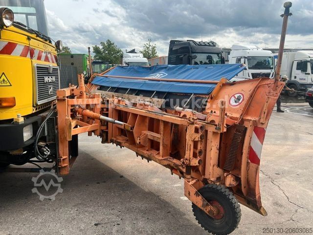 Tanker truck MAN F8 Winterdienst Räumschild