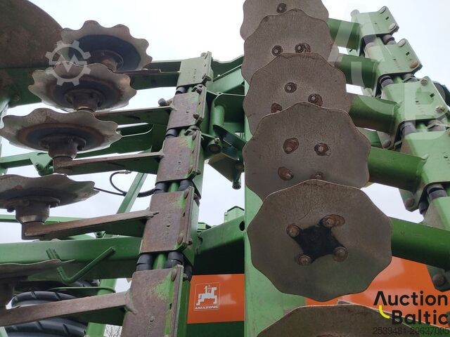 Kombinasi alat penabur benih Amazone Cirrus 6002