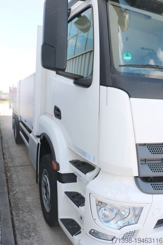 LKW mit Pritsche (offen) MERCEDES-BENZ Antos 2641L Prits. / Staplerhaltg. Stahltransp.