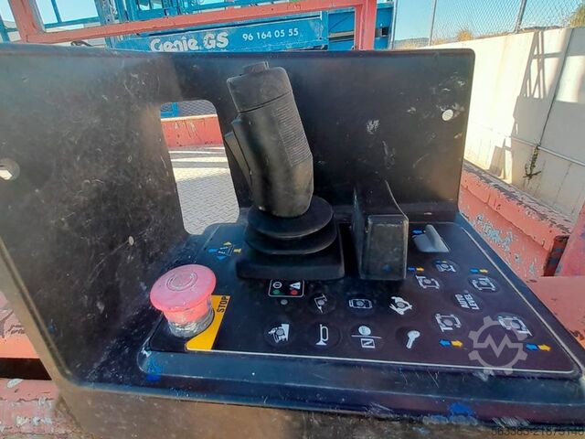 Thang máy cắt kéo Genie GS2668RT