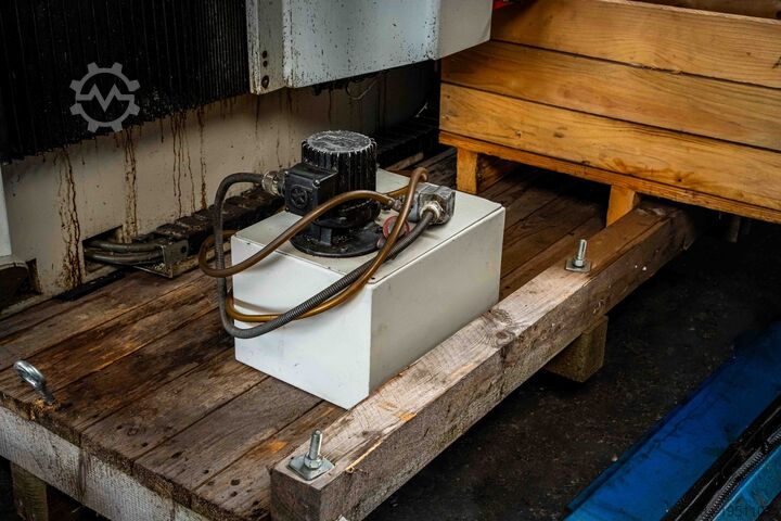 Derin delik delme makinesi Degen UTB 800 L