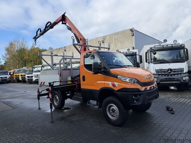 Sunkvežimis su kranu ir furgonu Iveco Daily 55S18W 4X4 Palfinger PK 7.501