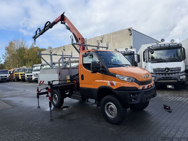 Pick-up furgonas Iveco Daily 55S18W 4X4 Palfinger PK 7.501