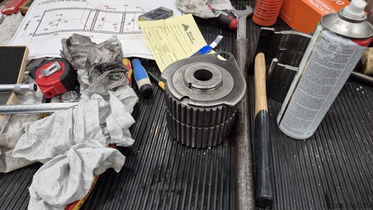 Torno central CMT URSUS TCH 800-3000-137
