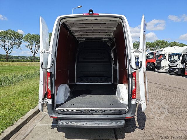High-roof van MERCEDES-BENZ ESPRINTER L2H2 35 KWH