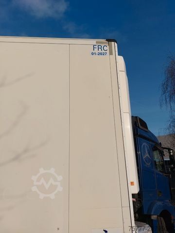 รถพ่วงกึ่งตู้เย็น SCHMITZ CARGOBULL SKO24/L-13.4 FP 60- THERMO KING-Rohrbahnen