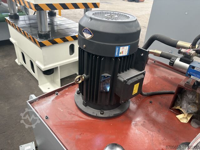 Press hidrolik Nanjing Asia Machine Mfg. Co., Ltd. YQ32-315 Four-column Hydraulic Press
